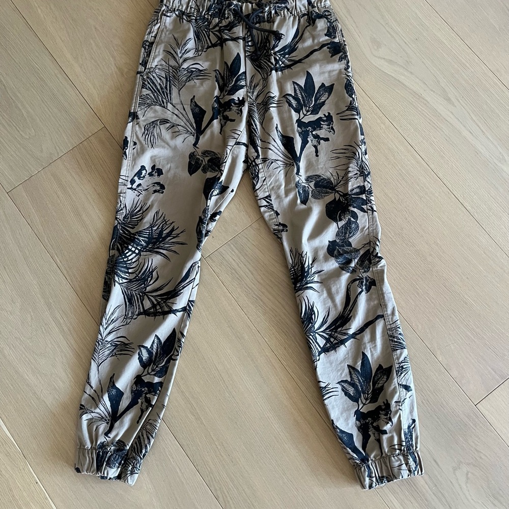 HM divided men’s 28 waist floral joggers